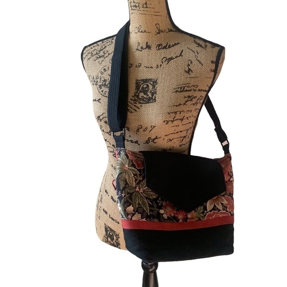 Handmade Quilted Floral Set Custom Shoulder Bag Matching Sunglass Phone Wristlet - Picture 6 of 12